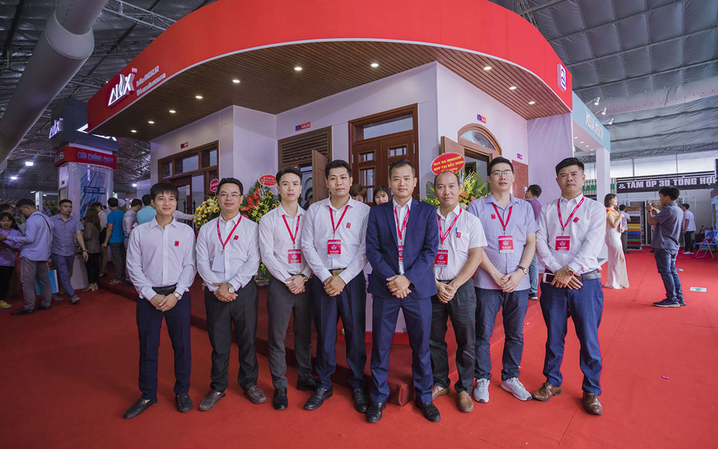 Cửa thép vân gỗ alumax tại Việt Build Hà Nội 2020